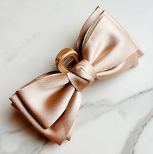 Load image into Gallery viewer, Bow Beauty Hair Claw