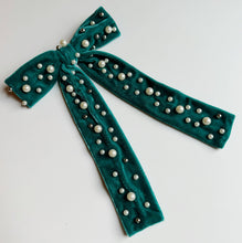 Load image into Gallery viewer, Pearl Throwed Velvet Bow Hair Clip